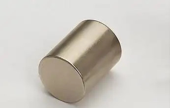 I magneti diametralmente magnetizzati del neodimio, hanno sinterizzato i forti magneti N52 del cilindro