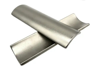 La dimensione a resina epossidica a resina epossidica del magnete del motore del neodimio di forma dell'arco ha personalizzato