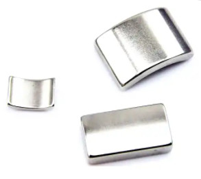 I magneti ad alta temperatura del neodimio, NdFeB hanno curvato il campione libero del magnete del motore disponibile