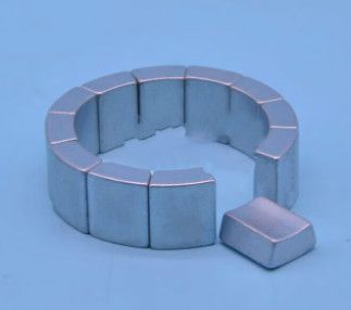 Forti magneti al neodimio dell'arco del blocchetto del magnete del Ndfeb di prezzo competitivo per il motore