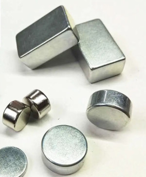 Magnete NdFeB a blocco N35-N52 personalizzato con Hcj 12-30 KOe